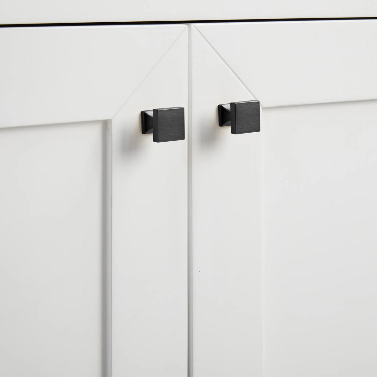 20" Chianti Single Cabinet in Glossy White in Matte Black-White Glossy image 22